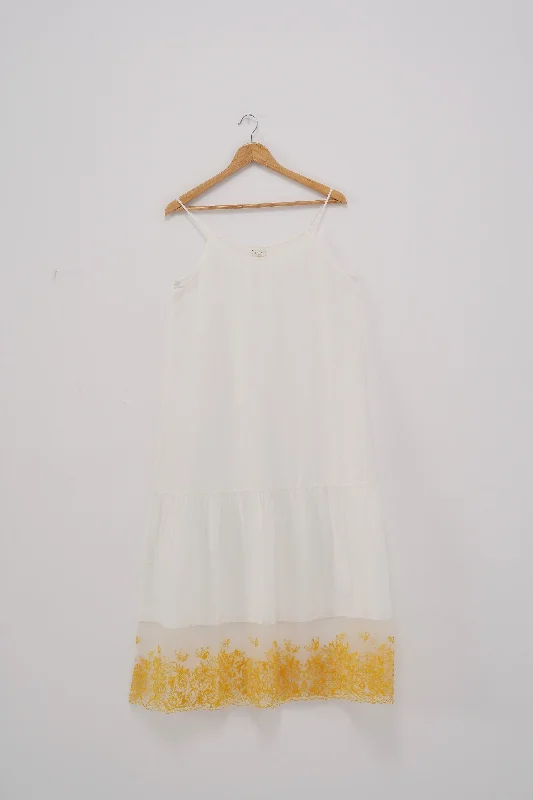 LINING Ruffled unclassified dresses